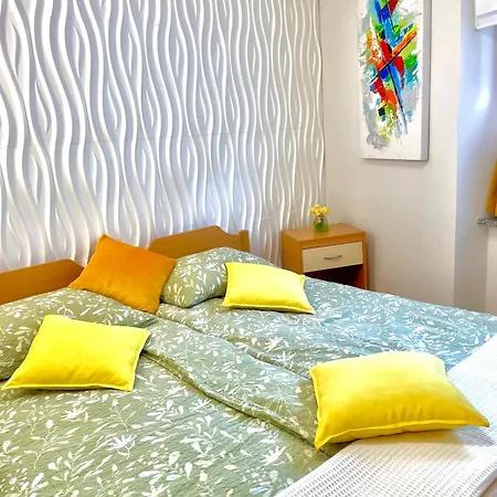 Apartment Topel Dom V Srediscu Mesta 1 *
